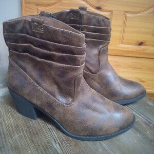 Arizona Jeans Company Women's Size 6.5 Gianna Brown Chucky Heel Ankle Boots NEW!